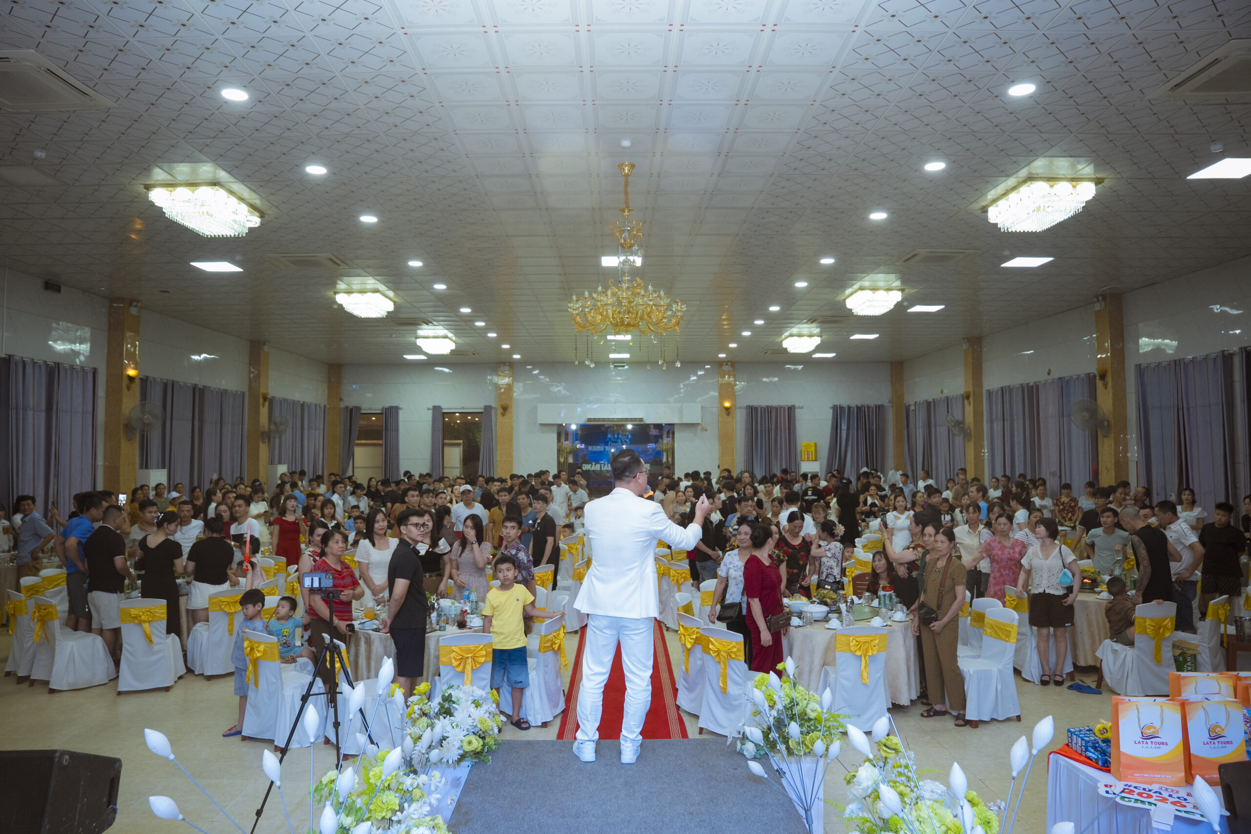 MC TIẾN VŨ DẪN DẮT ĐÊM GALA DINNER “HÀNH TRÌNH VỀ NGUỒN” CỦA CÔNG TY CỔ PHẦN THUẬN ĐỨC TẠI CỬA LÒ